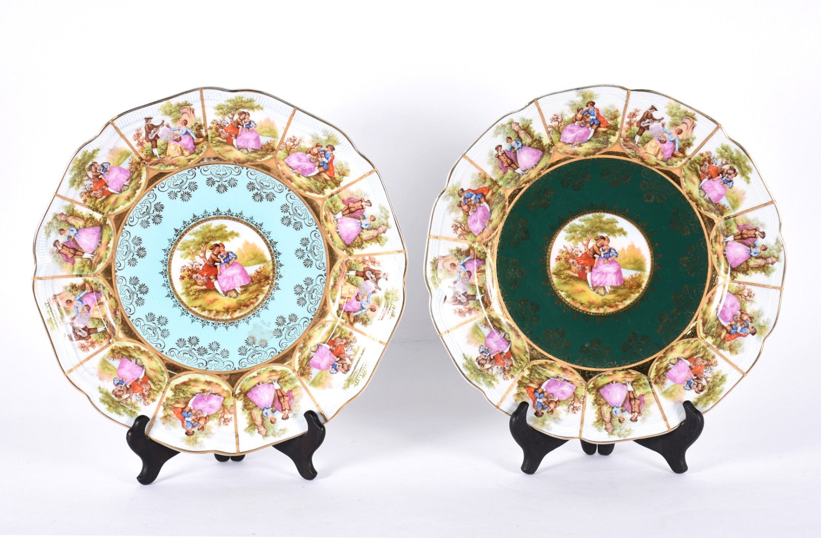 Par de pratos de porcelana alemã da Bavaria com realces dourados e... - foto 1 de 6