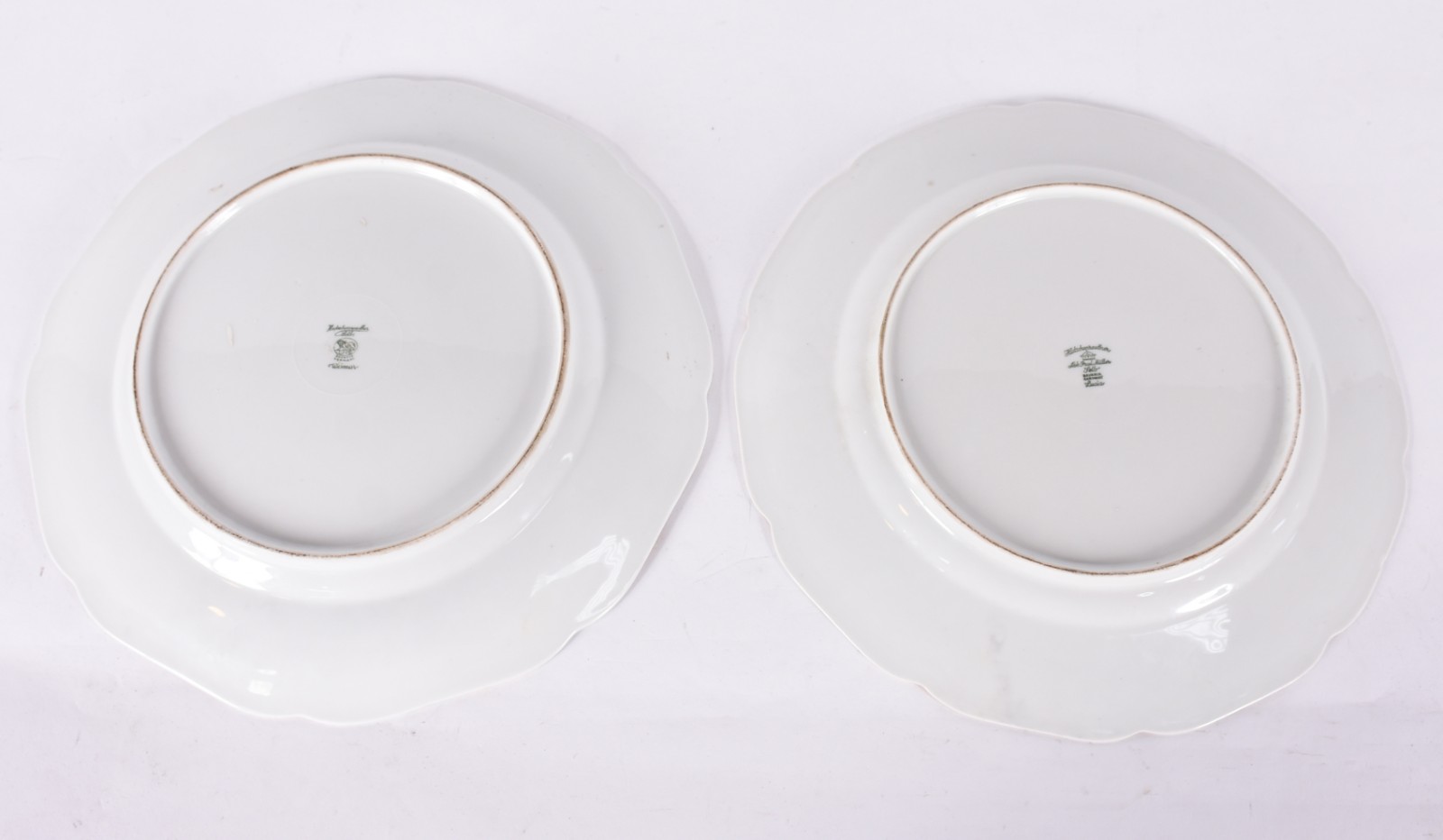 Par de pratos de porcelana alemã da Bavaria com realces dourados e... - foto 4 de 6