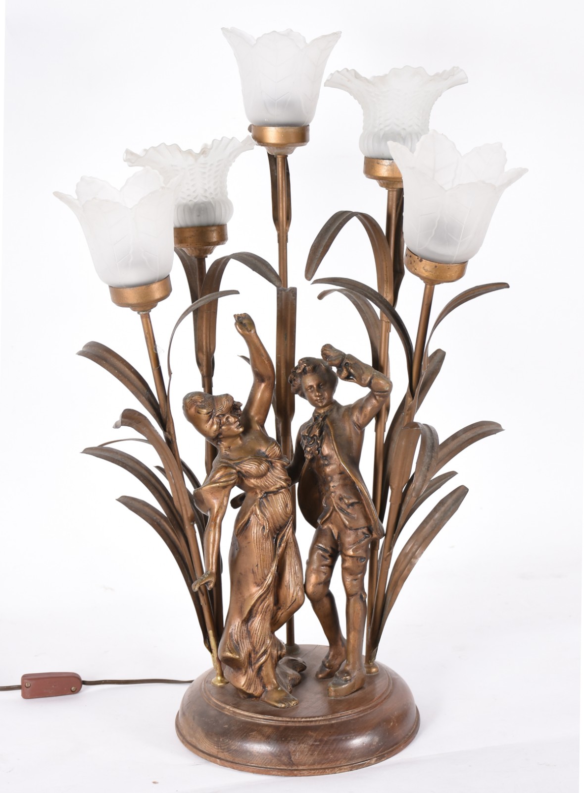 Luminária de metal dourado com figura de casal, base de madeira para... - foto 1 de 5