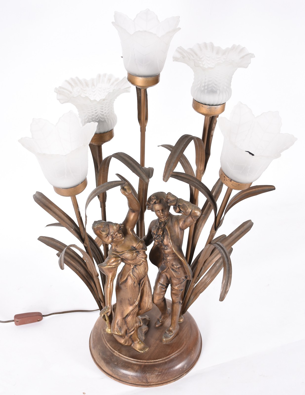 Luminária de metal dourado com figura de casal, base de madeira para... - foto 3 de 5