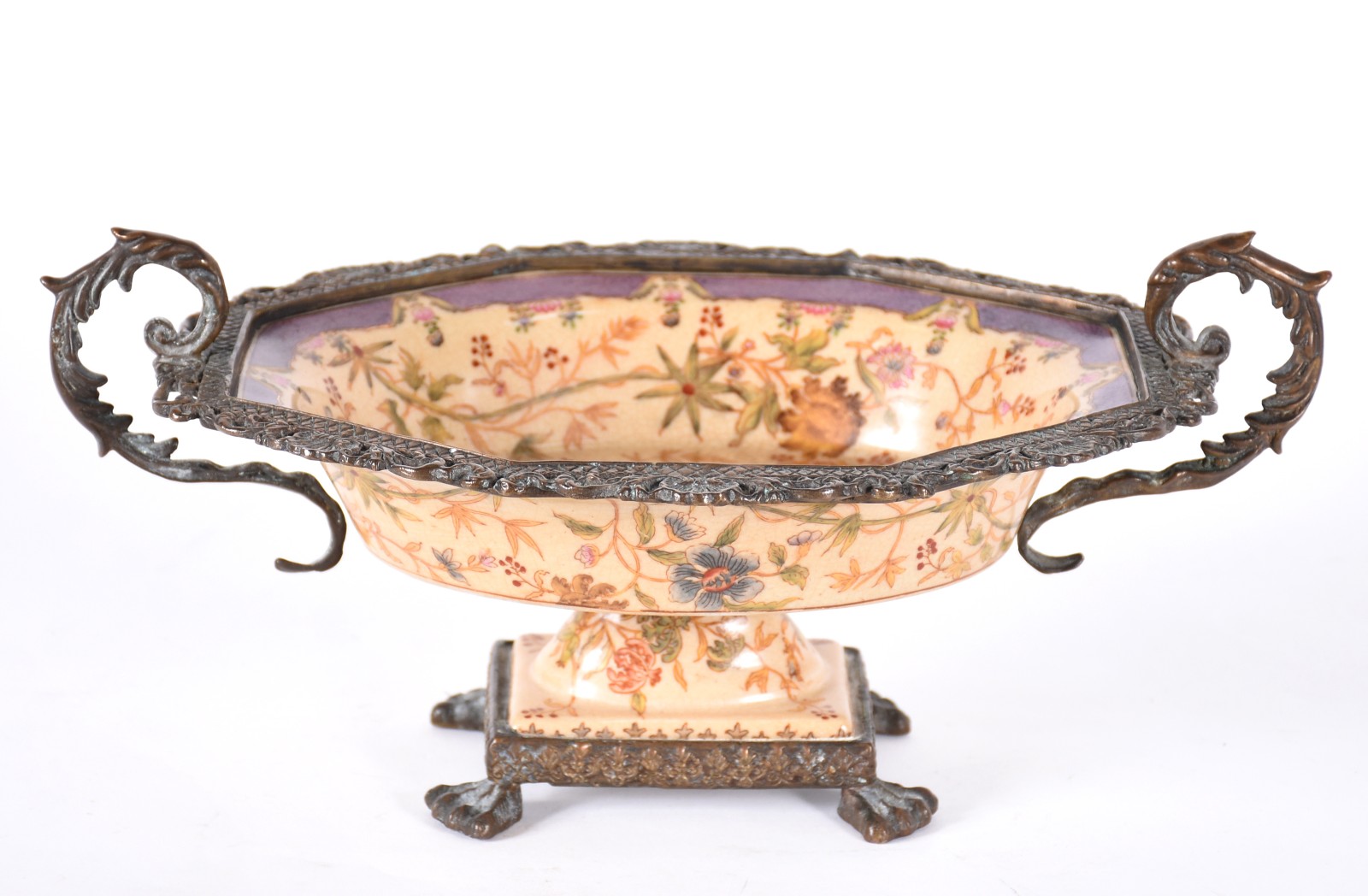 Centro de mesa de porcelana oriental com flores em policromia... - foto 1 de 5