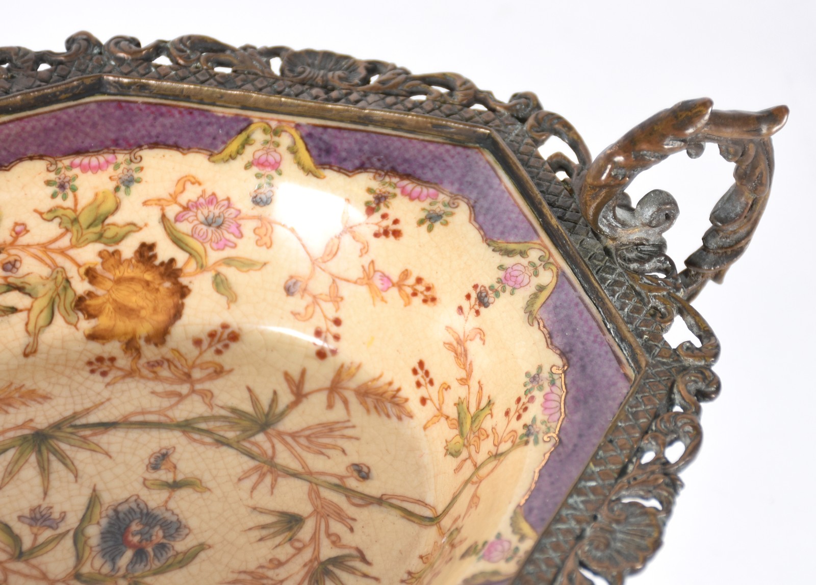 Centro de mesa de porcelana oriental com flores em policromia... - foto 3 de 5