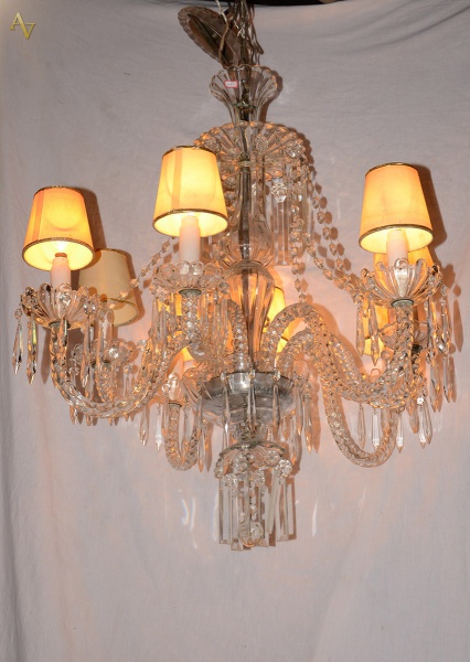 Lustre de cristal para 8 luzes com pingentes lapidados