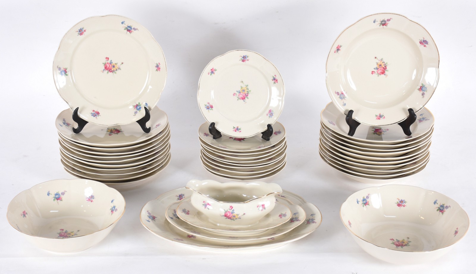 Aparelho de jantar de porcelana Polonesa na cor creme com flores em... - foto 1 de 6