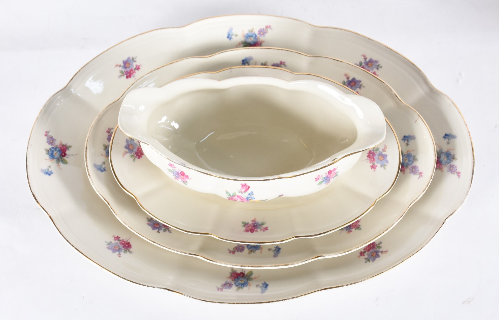 Aparelho de jantar de porcelana Polonesa na cor creme com flores em... - foto 2 de 6