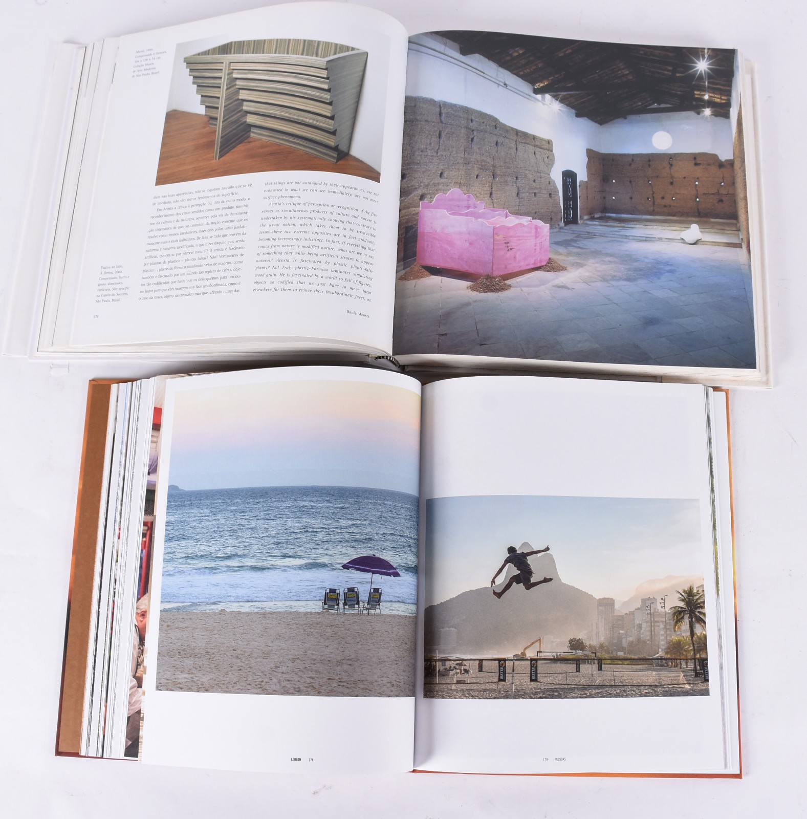 Quatro livros: A) Daniel Senise B) Frida Kahlo C) Leblon D)Brazilian... - foto 5 de 9