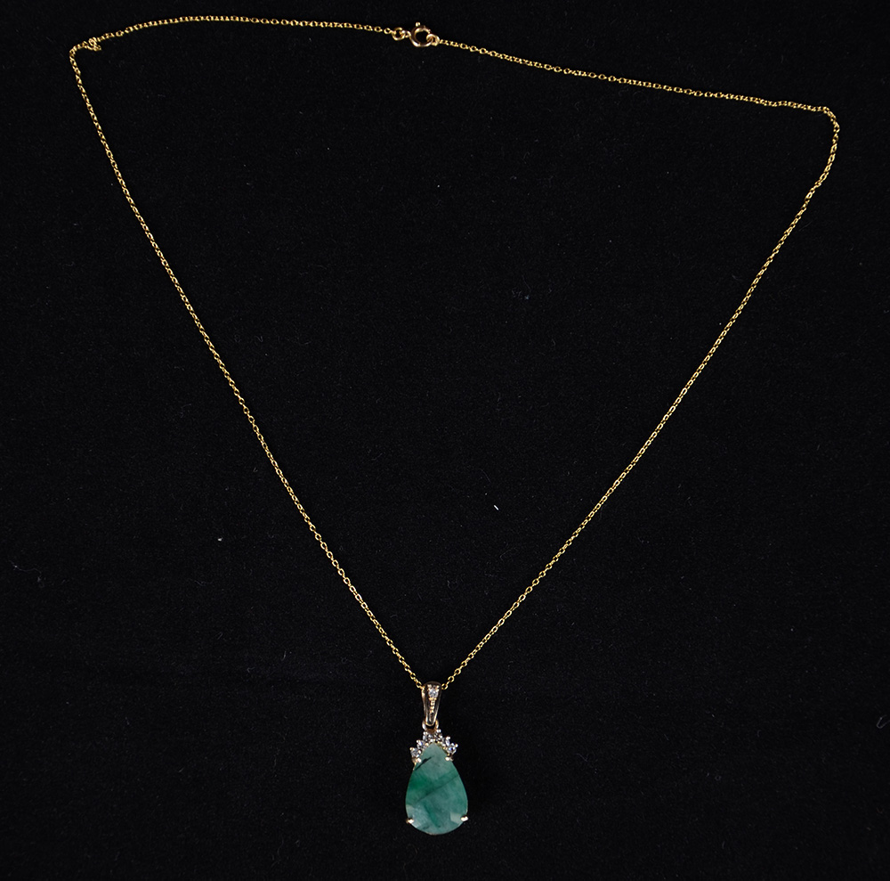 Pendente e seu cordão em ouro 18 K, esmeralda gota de 7,09 carats... - foto 3 de 3
