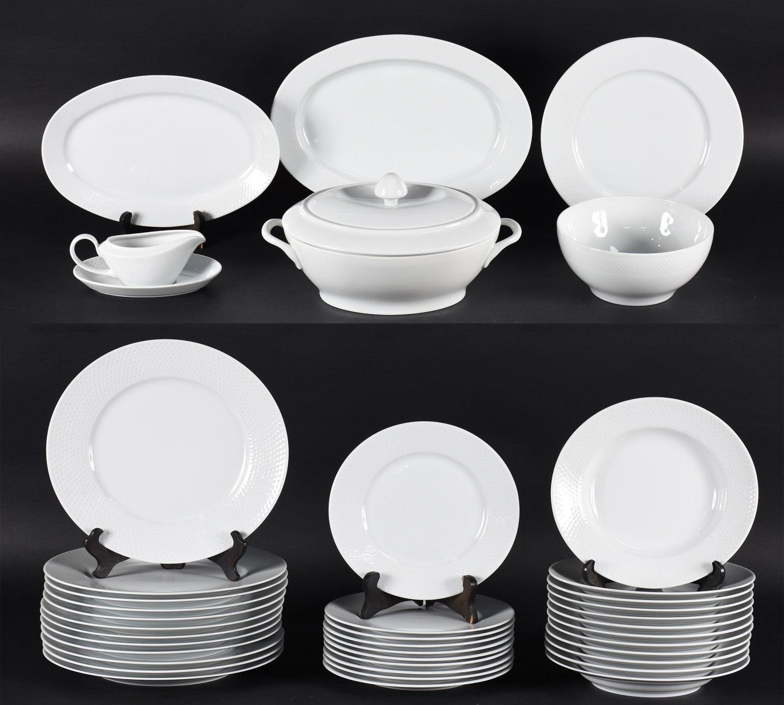 Serviço de jantar de porcelana FAIART branca, composto de: 12 pratos... - foto 1 de 6