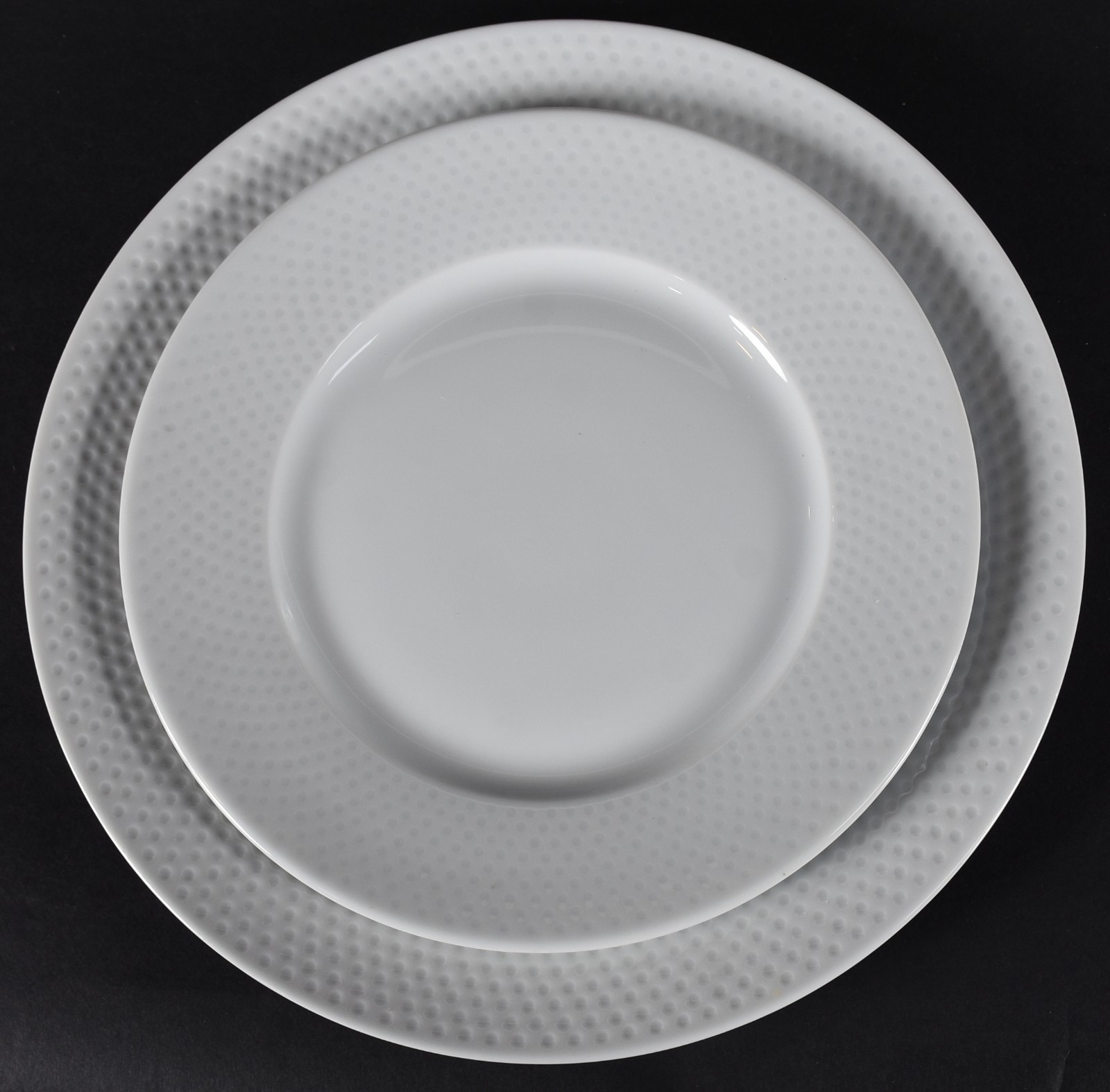 Serviço de jantar de porcelana FAIART branca, composto de: 12 pratos... - foto 2 de 6