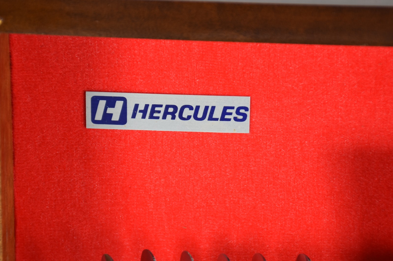 Faqueiro Hercules composto de: 12 garfos, 12 colheres e 12 facas... - foto 7 de 7