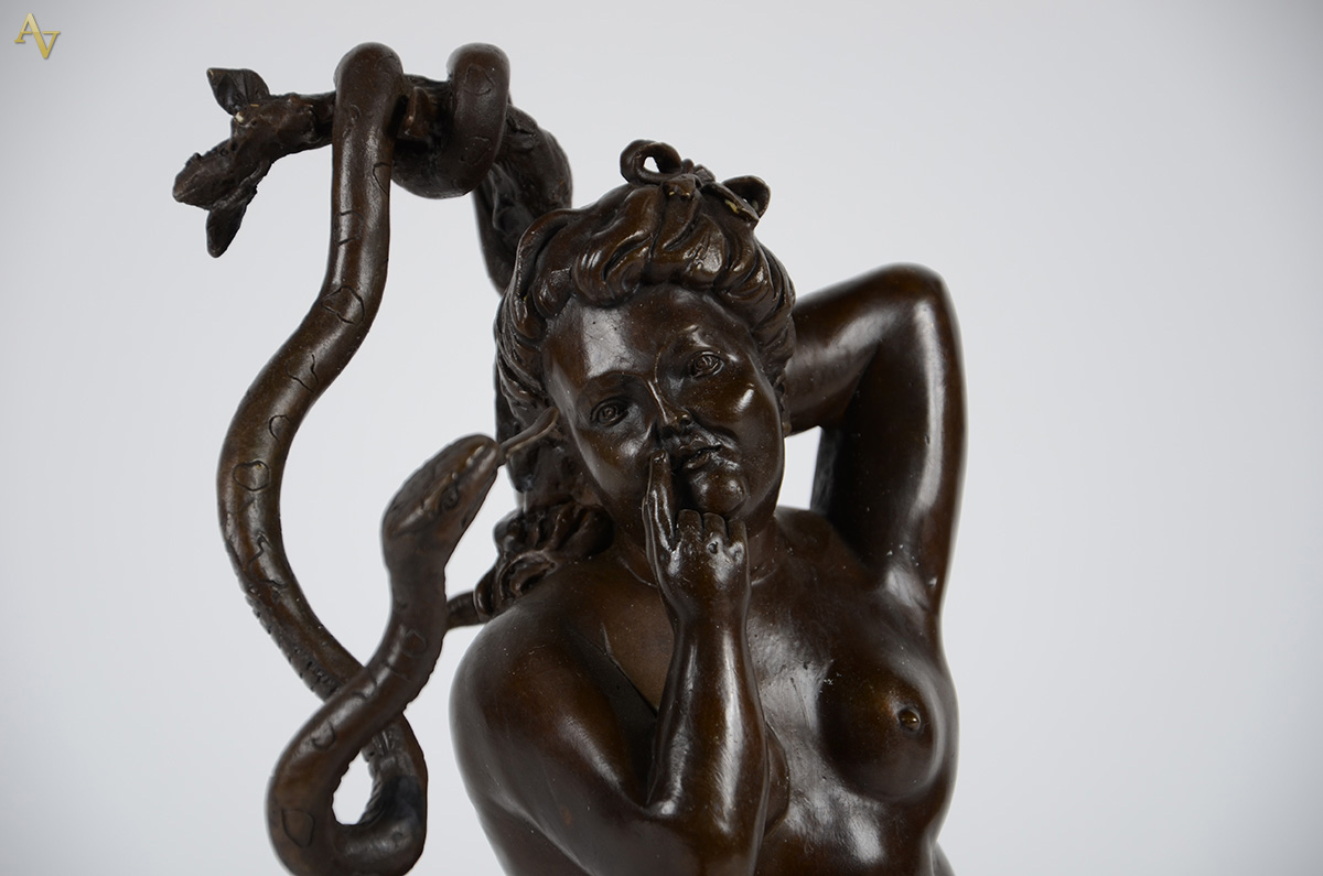 BOTERO - Escultura em bronze com base em mármore representando Mulher... - foto 3 de 5