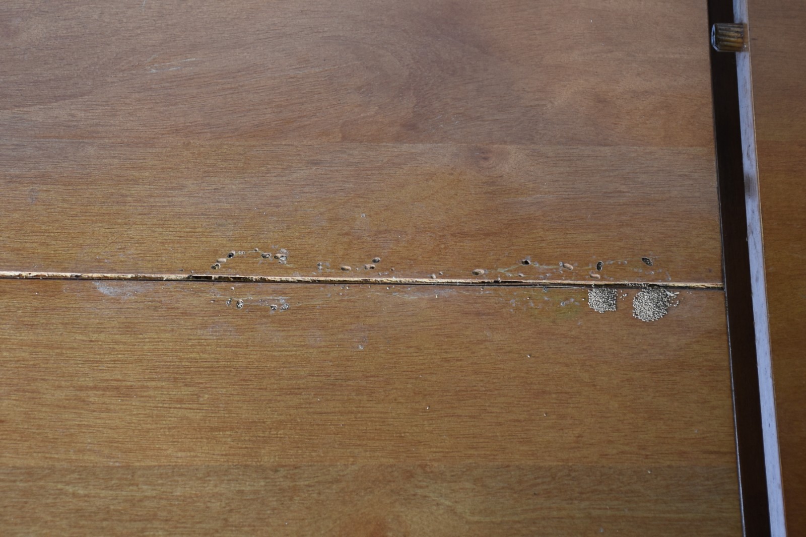 Mesa de jantar de madeira clara com tabua extensora (39 cm x 84 cm)... - foto 9 de 9