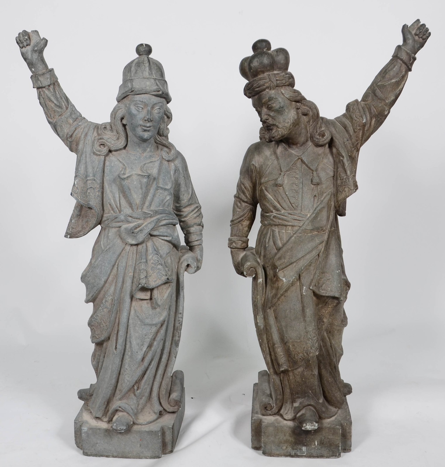 Duas réplicas de profetas de Aleijadinho de pedra sabão ( Uma das... - foto 1 de 7