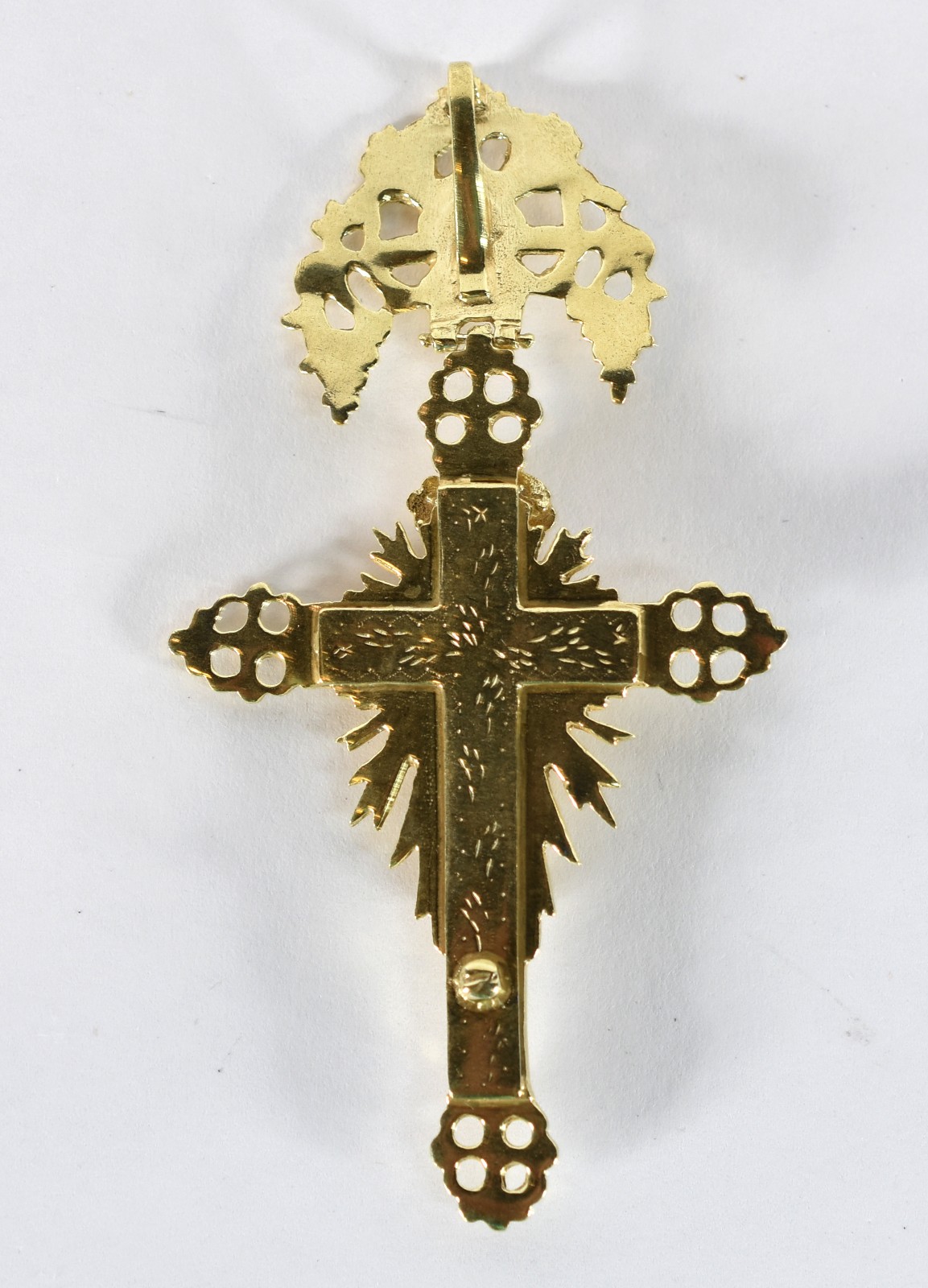 Antigo Crucifixo relicário em prata com vermeil. (Por motivos de... - foto 2 de 2