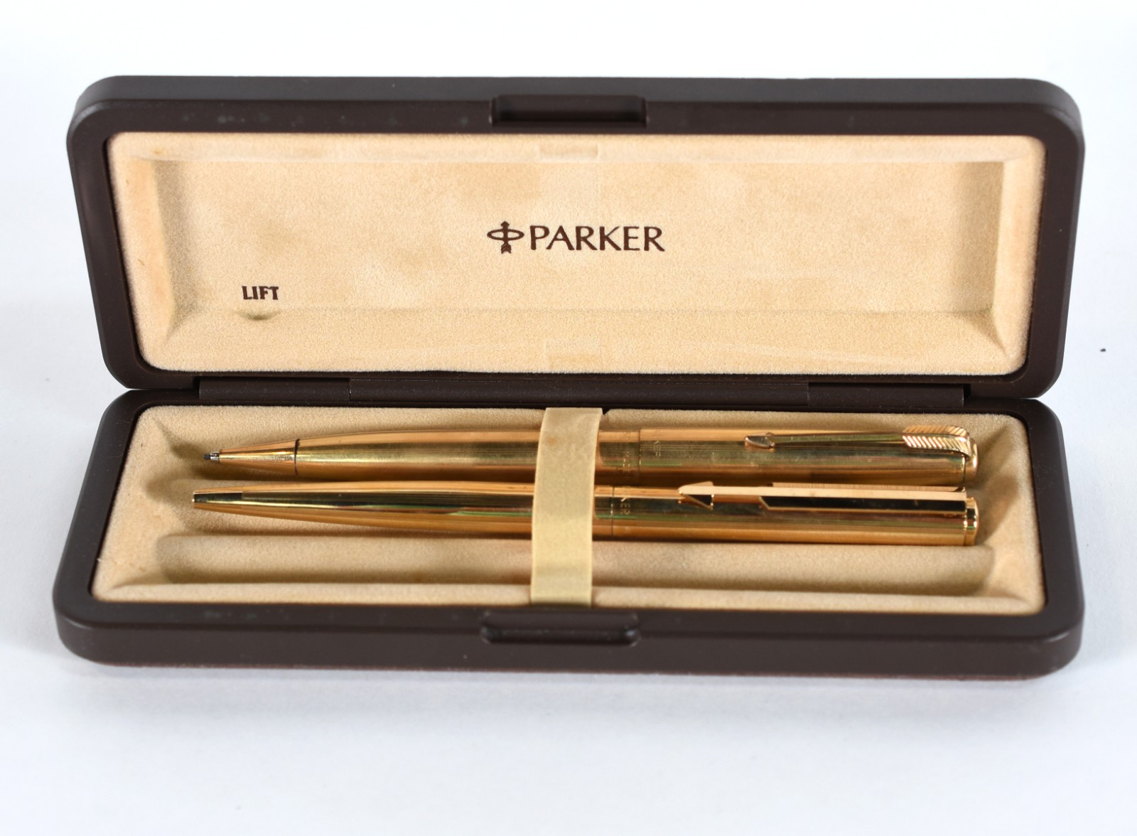 Conjunto de lapiseira e caneta Parker em plaque d'or. - foto 1 de 7