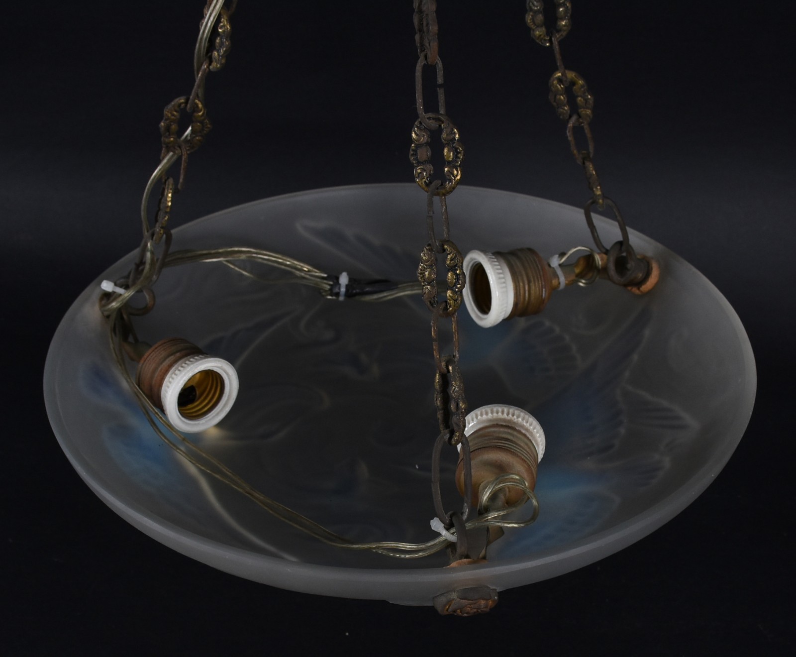 Lustre plafonier de cristal frances "satiné" com figuras de pássaros... - foto 6 de 7