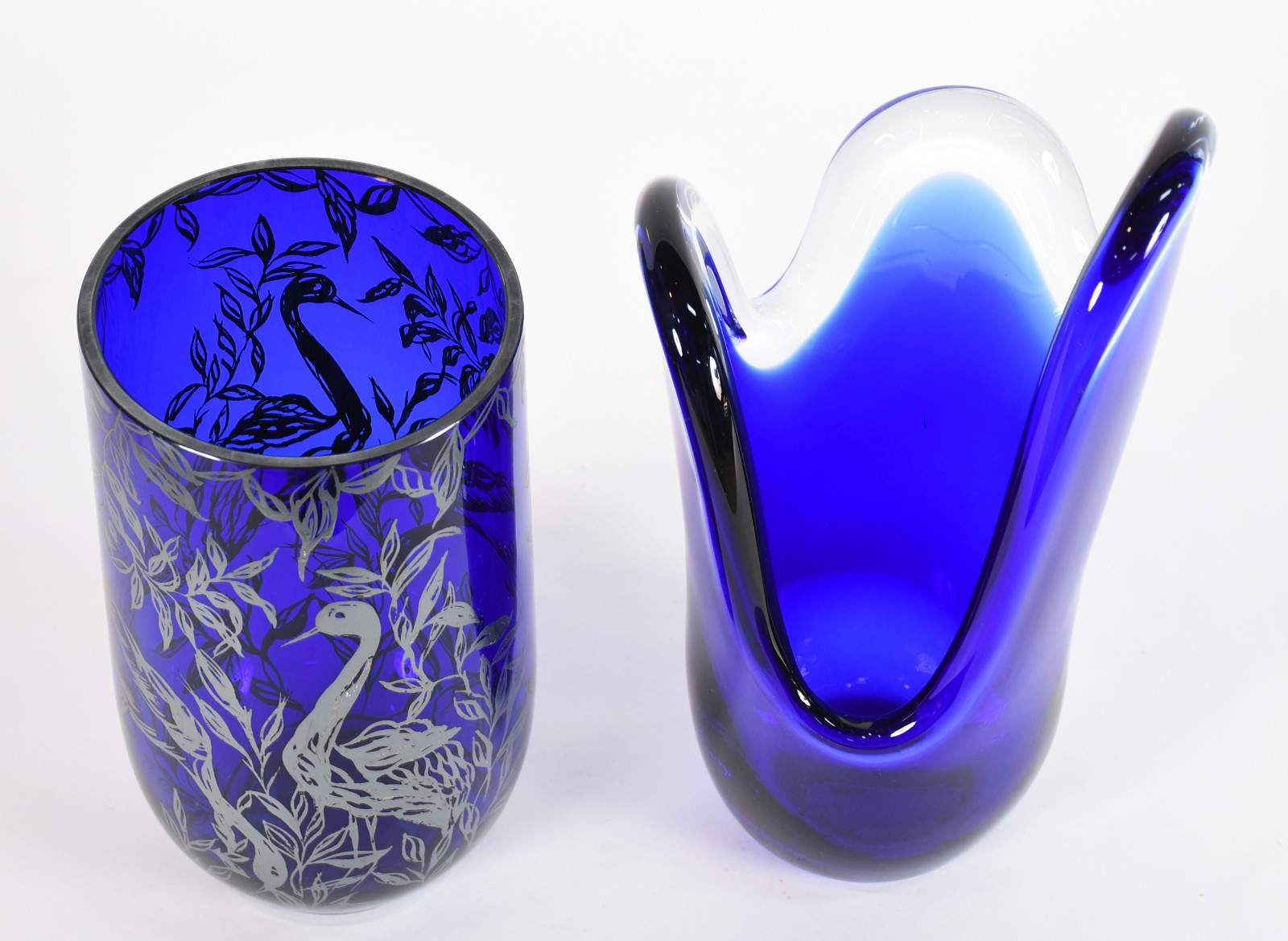 Dois vasos de vidro decorativo na cor azul. - foto 1 de 4