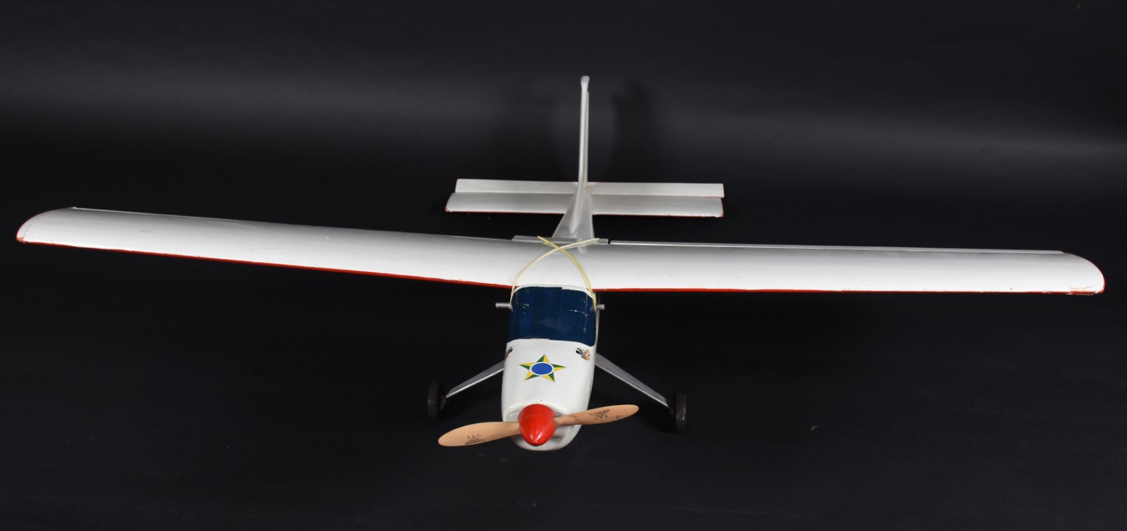 Avião para aeromodelismo, anos 70, de madeira e fibra policromada... - foto 2 de 8