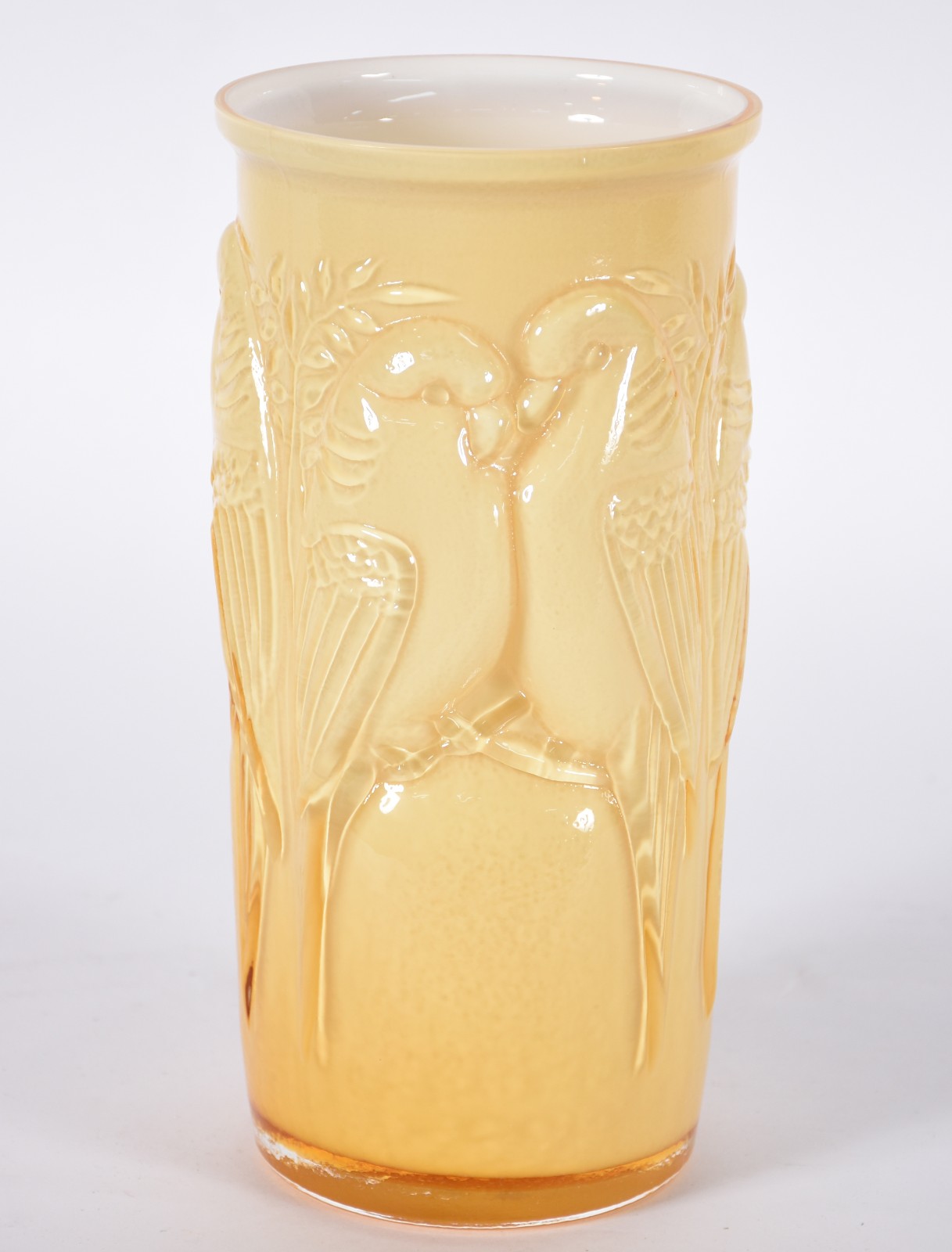 Vaso de vidro na cor amarelo com pássaro em relevo. - foto 1 de 3