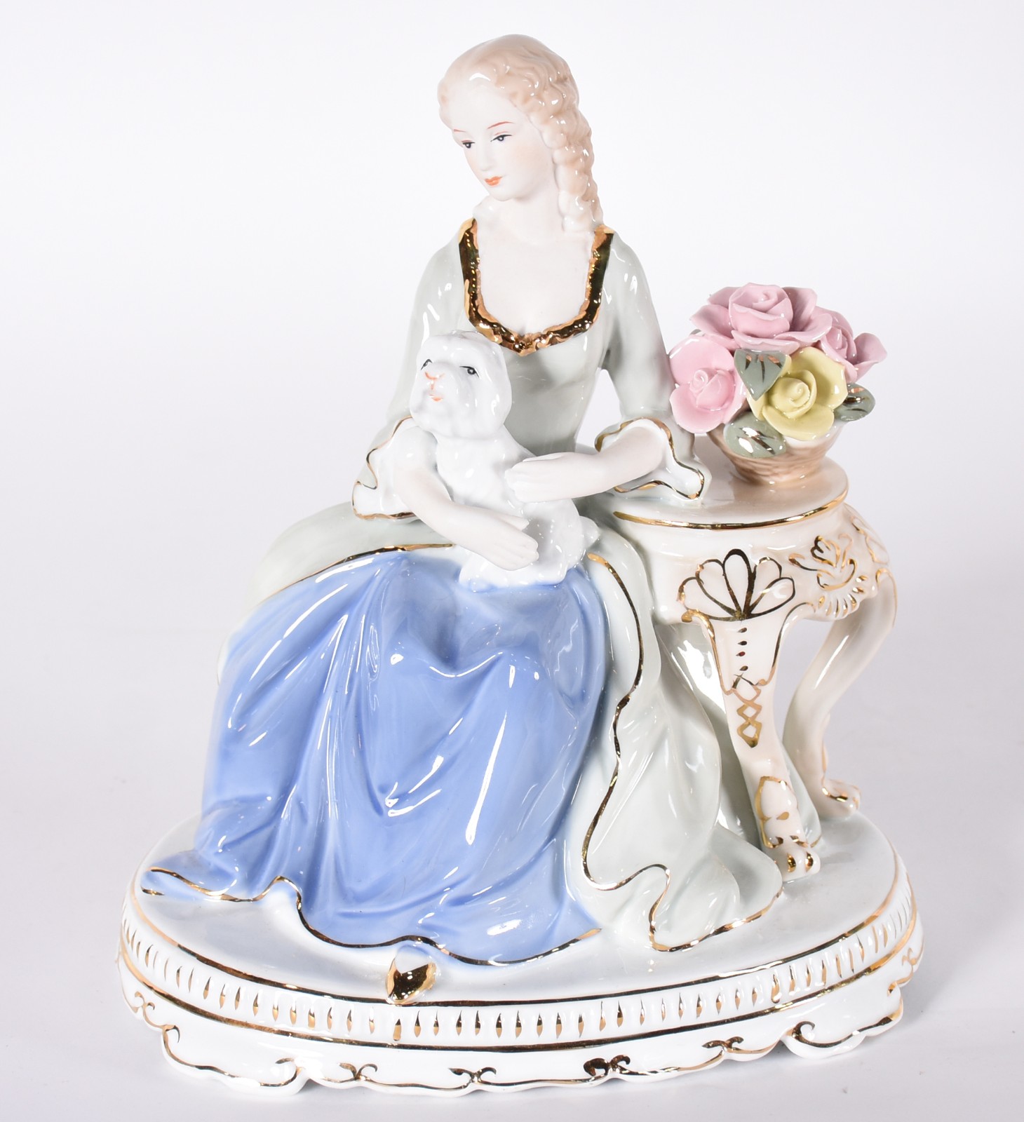 Estatueta de porcelana representando dama com cachorro. - foto 1 de 4
