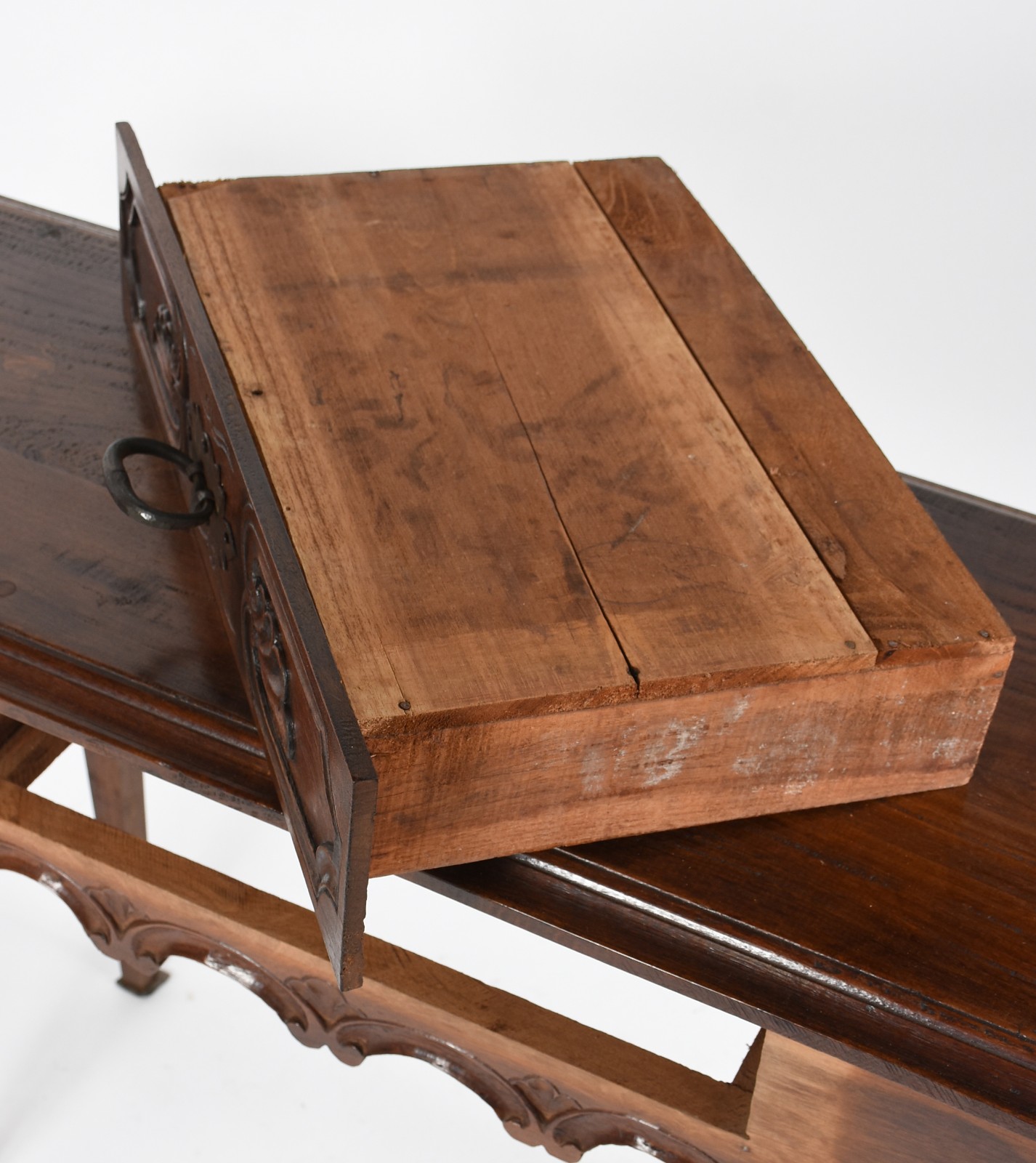 Console de madeira nobre, tampo retangular com uma gaveta, saia... - foto 4 de 6