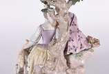 Meissen (1708),  - Grupo escultórico de porcelana alemã de Meissen representando casal de camponeses com ovelha, marca na base. Pequenas partes faltando como um dos pés,