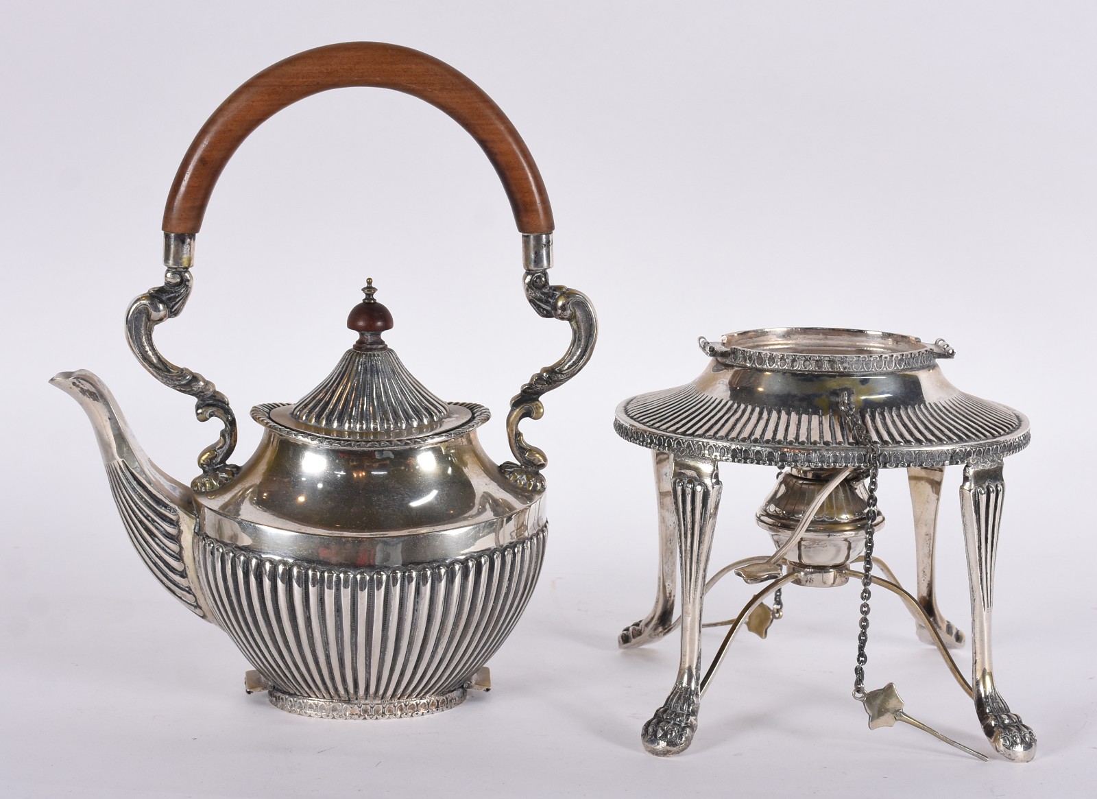 Samovar de metal prateado estilo ingles (metal com desgastes). - foto 2 de 3