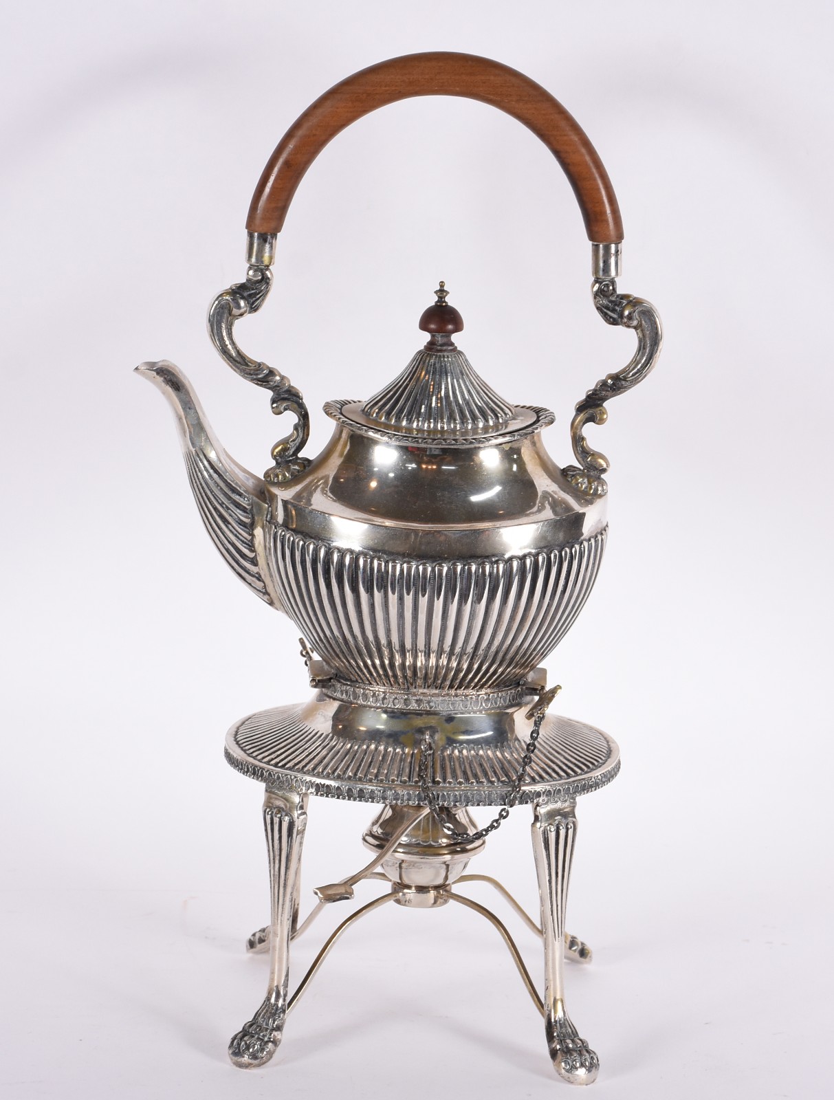 Samovar de metal prateado estilo ingles (metal com desgastes). - foto 1 de 3