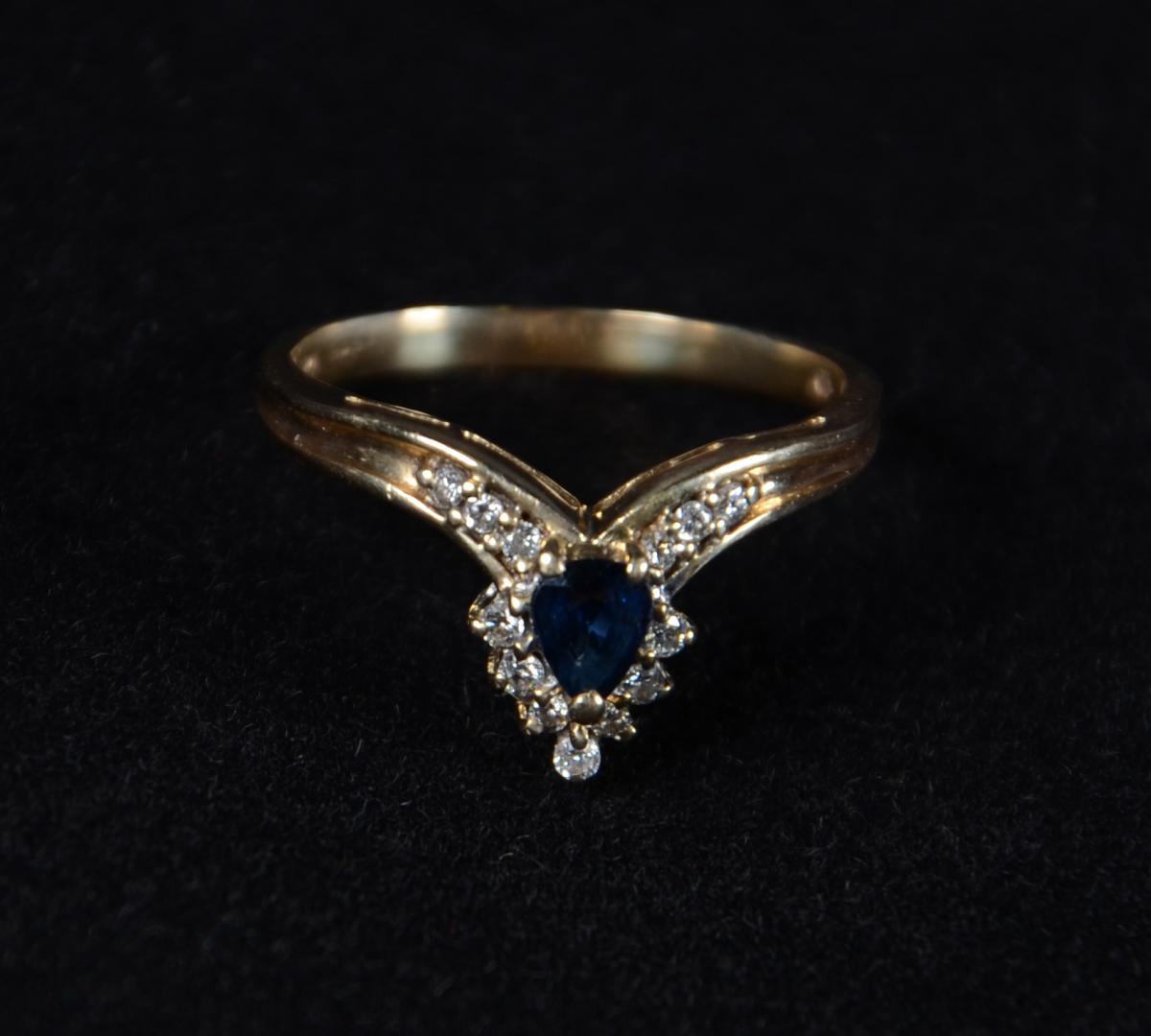Anel em ouro 18 k, 1 safira e brilhante. Peso Total: 3,4 g - foto 2 de 2