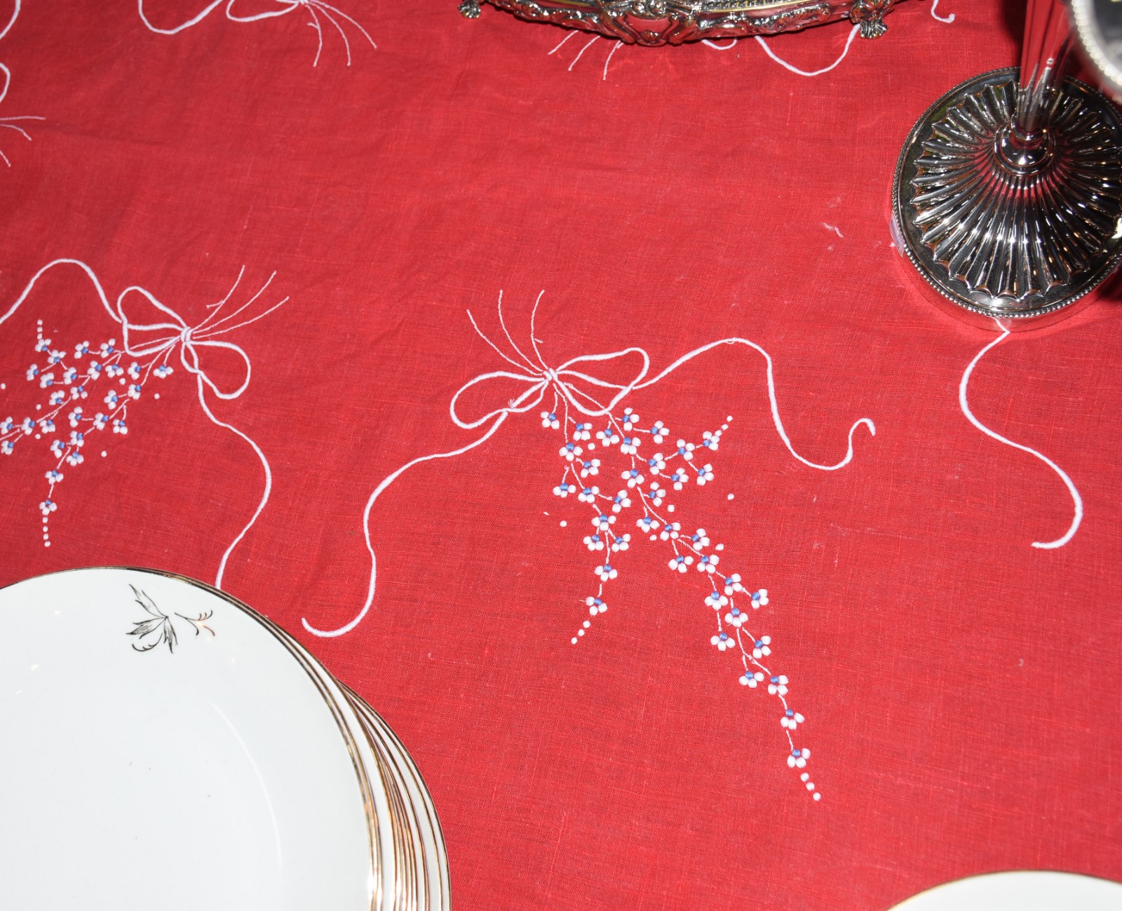 Lote com 6 toalhas de mesa de diversos modelos, sendo tres azuis... - foto 4 de 4