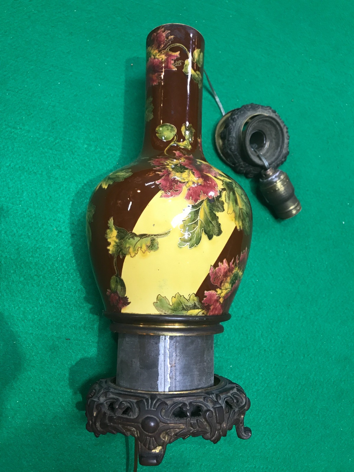 Abatjour antigo de porcelana floral policromada com base de bronze... - foto 5 de 7