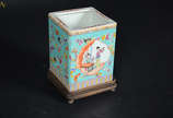 Cachepot em porcelana chinesa - 1920. Medidas: ... - Cachepot em porcelana chinesa - 1920. Medidas: 16 x 16 cm. Altura: 20 cm