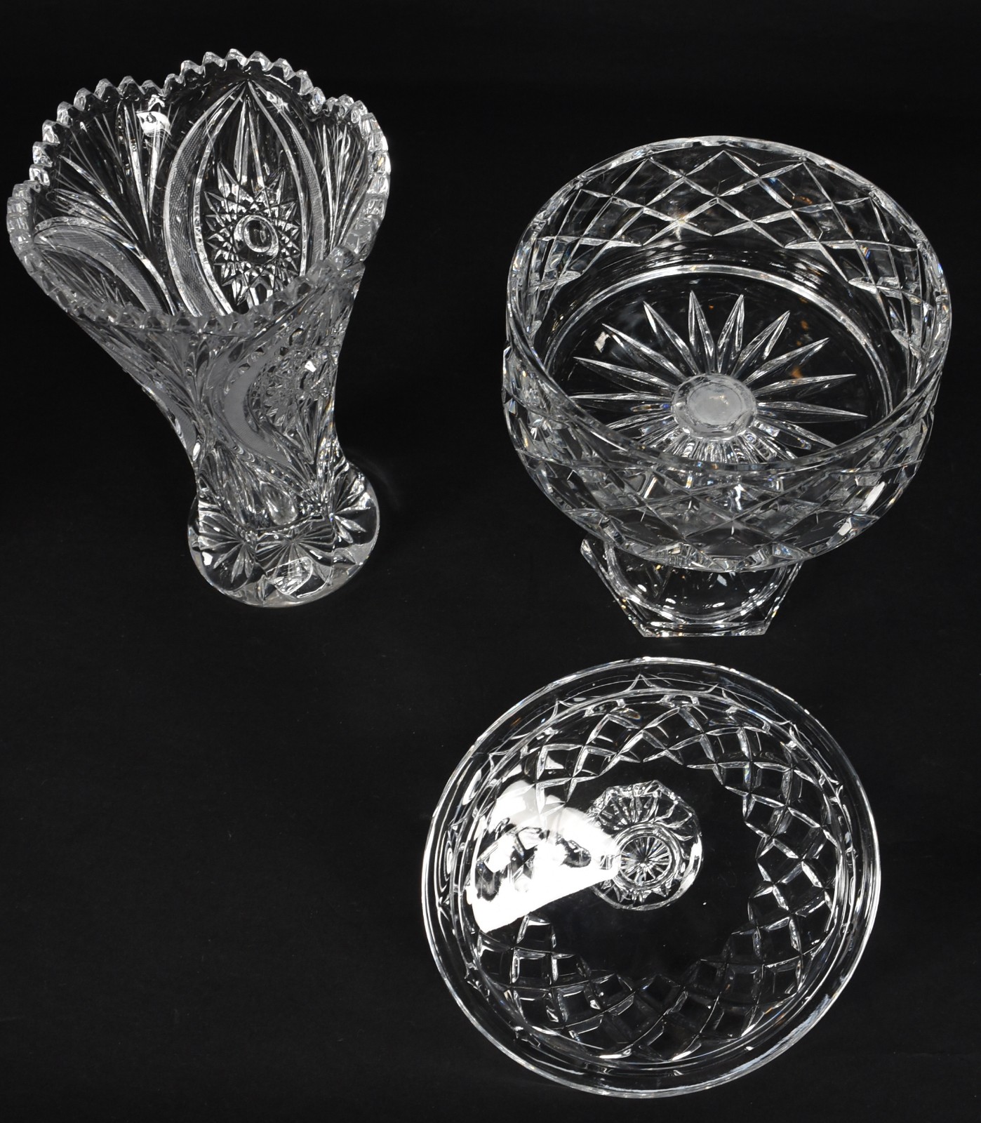 Quatro peças de cristal e vidro lapidado , sendo: vaso, compoteira e... - foto 5 de 6