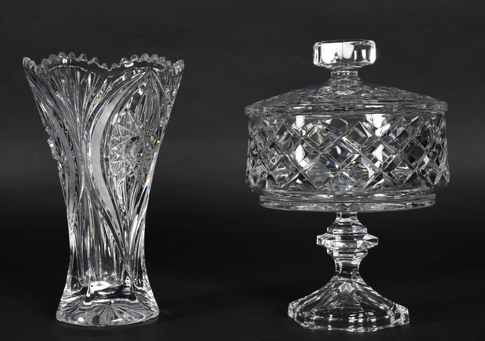 Quatro peças de cristal e vidro lapidado , sendo: vaso, compoteira e... - foto 6 de 6