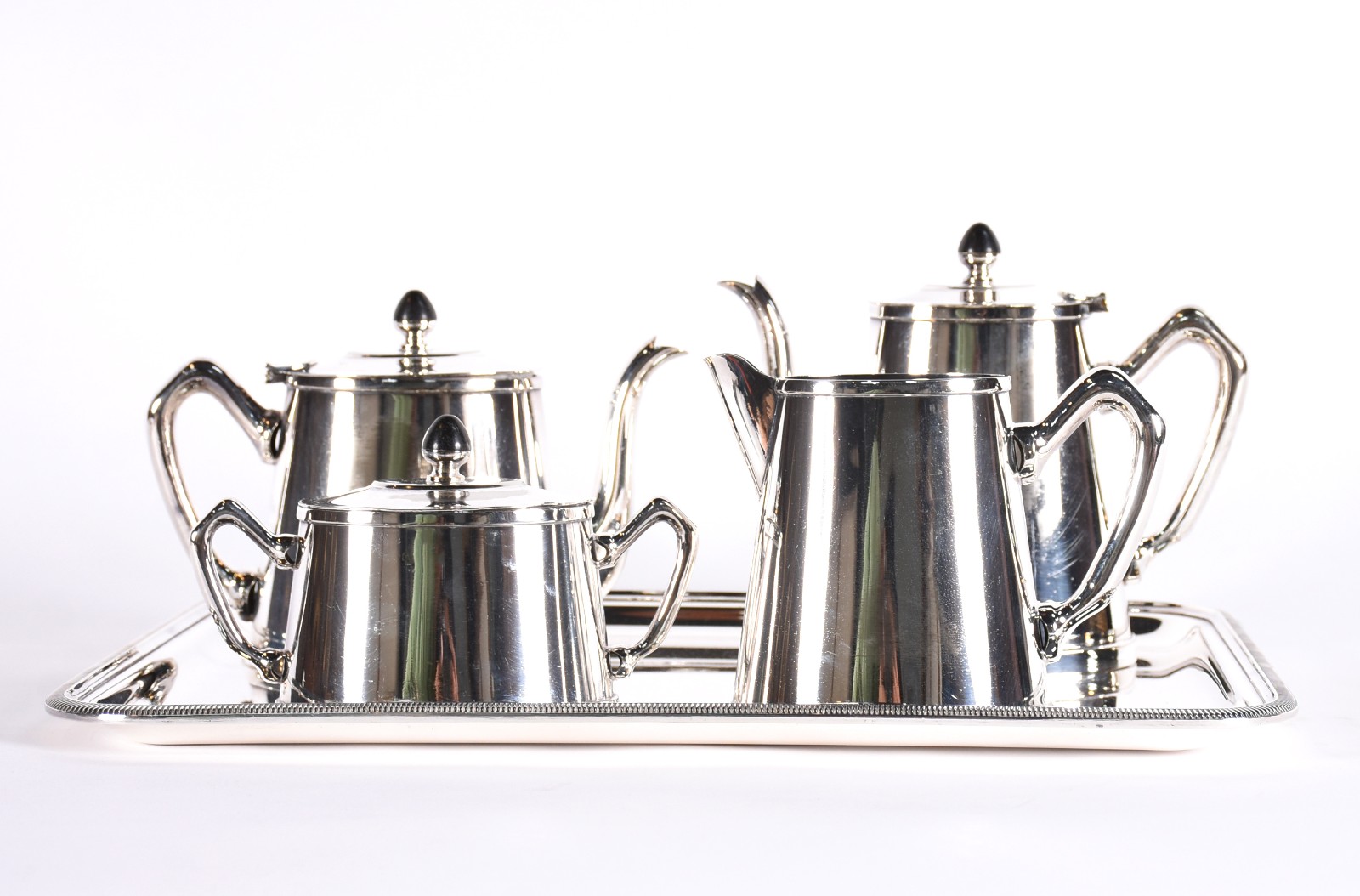 Serviço de chá e café de metal prateado sendo, 2 bules, leiteira e... - foto 1 de 5