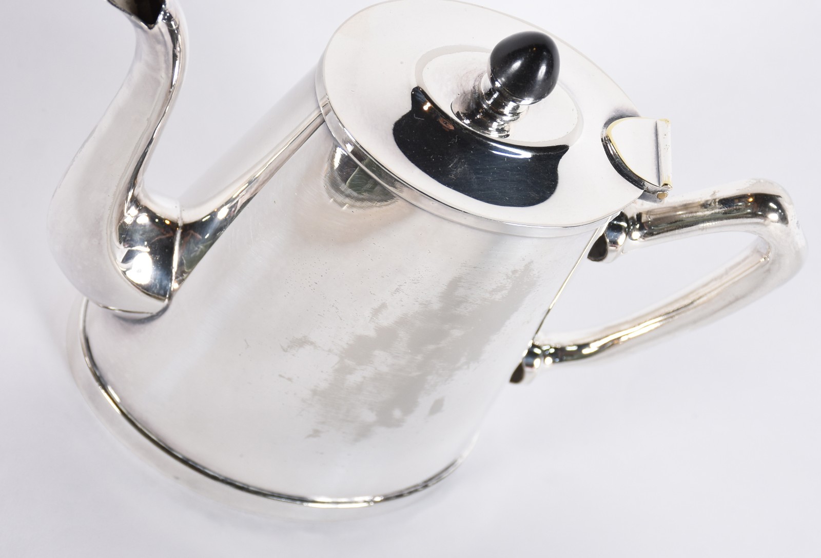 Serviço de chá e café de metal prateado sendo, 2 bules, leiteira e... - foto 4 de 5
