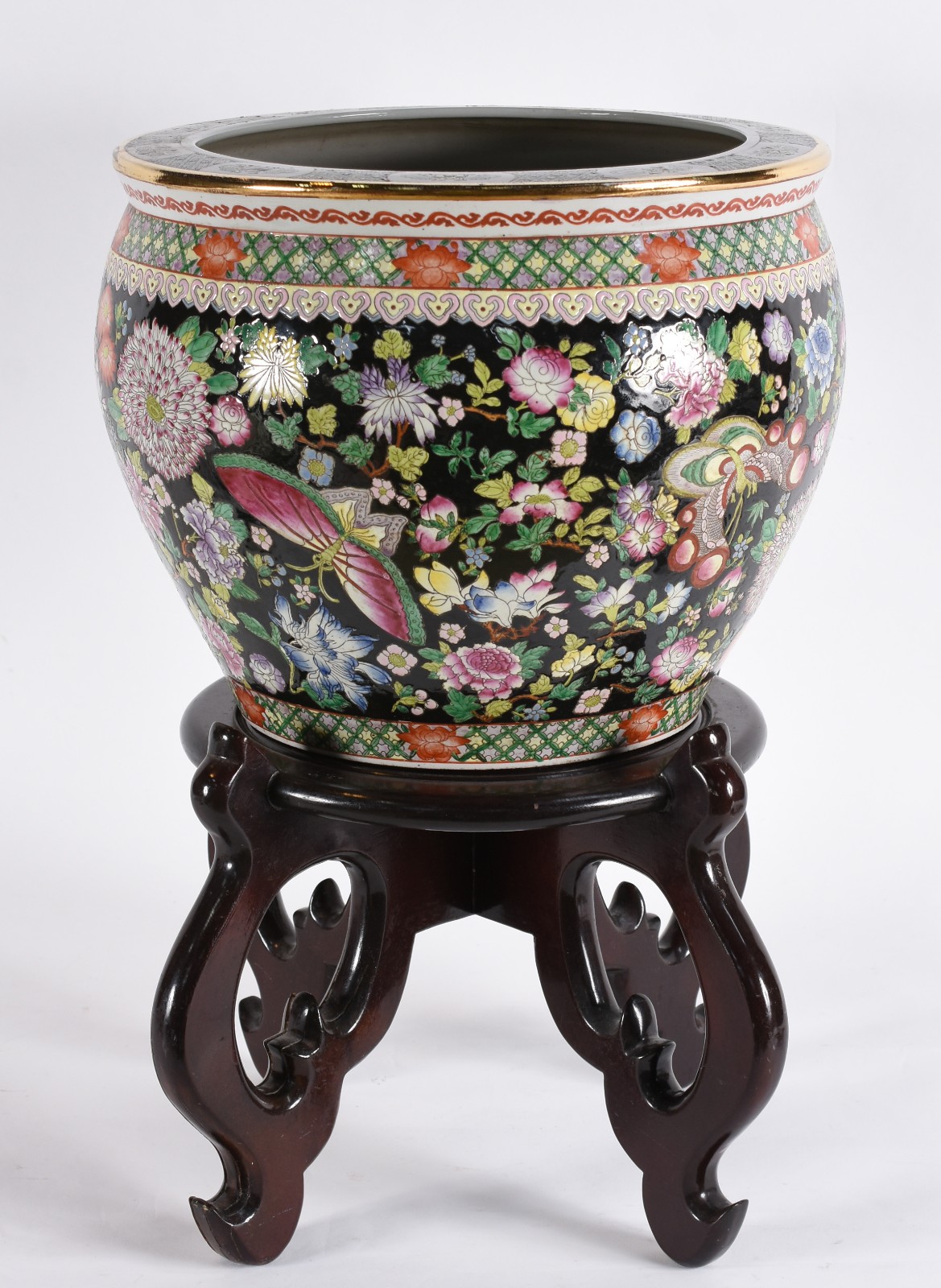Aquário/cachepot de porcelana oriental policromada sobre fundo preto... - foto 1 de 6