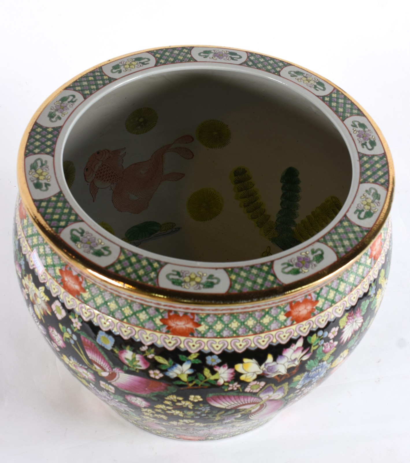 Aquário/cachepot de porcelana oriental policromada sobre fundo preto... - foto 3 de 6