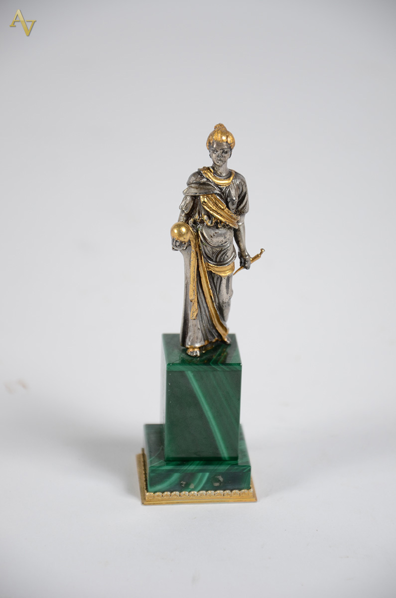 Escultura em prata 800 mls contrastada com base em malaquita... - foto 1 de 2
