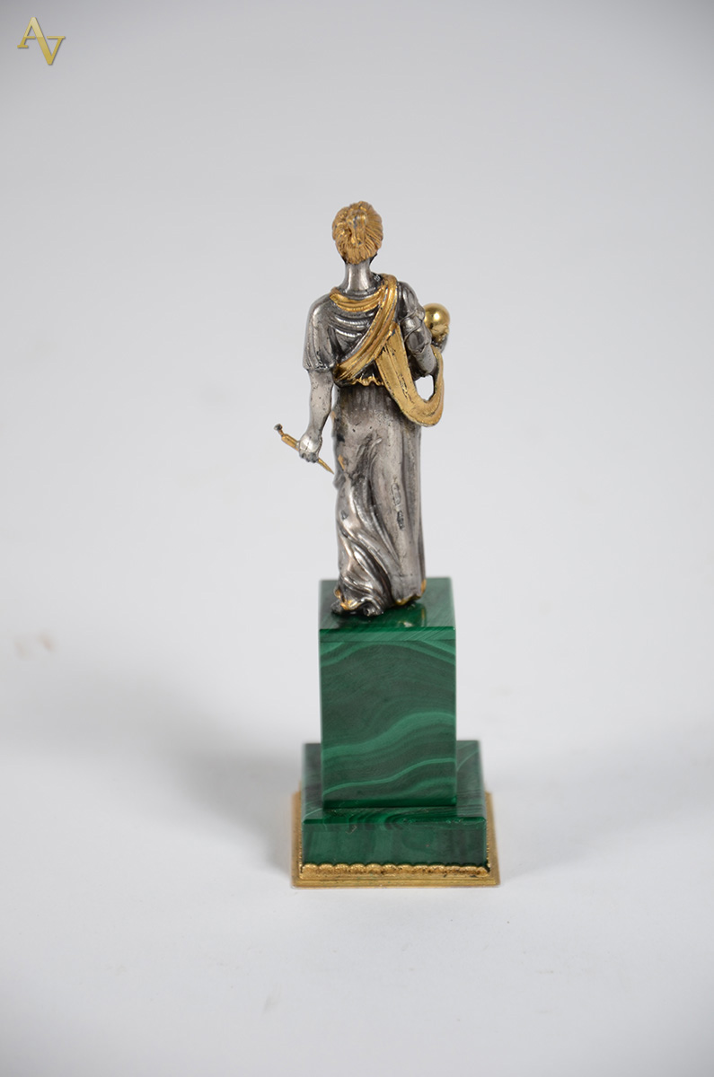Escultura em prata 800 mls contrastada com base em malaquita... - foto 2 de 2