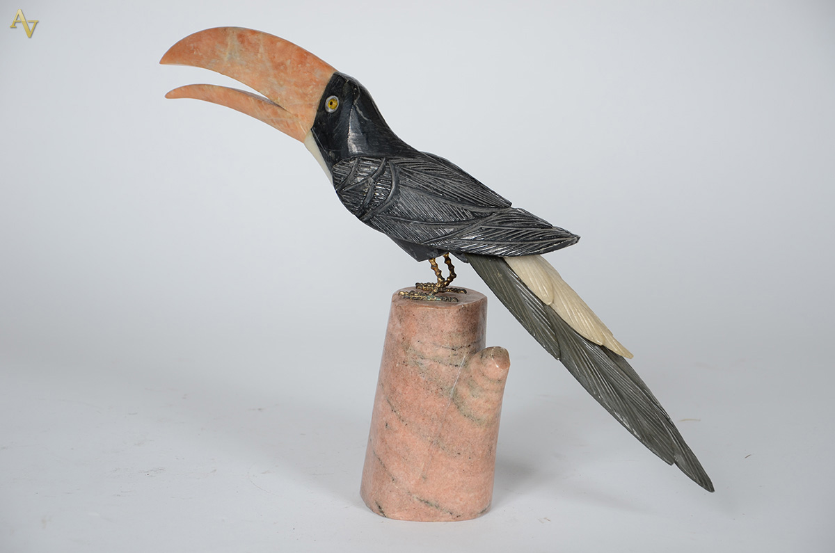 Escultura de pedra representandoTucano ( com pequeno restauro no... - foto 2 de 2