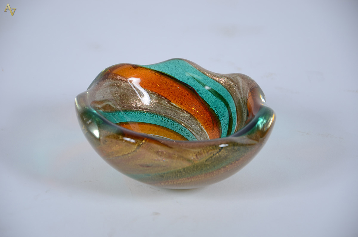 Cinzeiro Art Deco em murano com pó de ouro. Diâmetro: 13 cm. Altura...