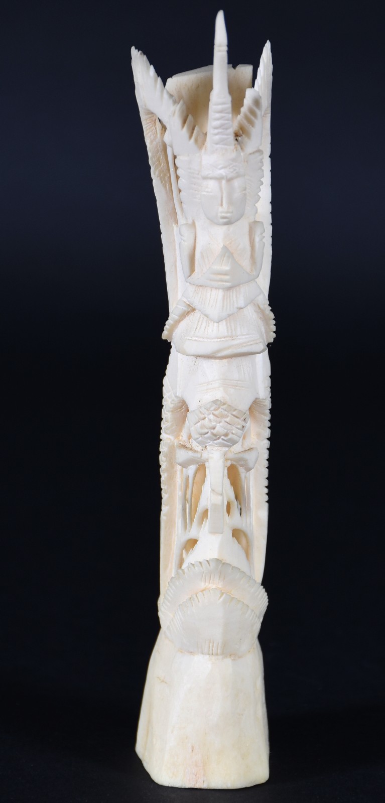 Escultura de marfim representando tailandesa. - foto 1 de 4