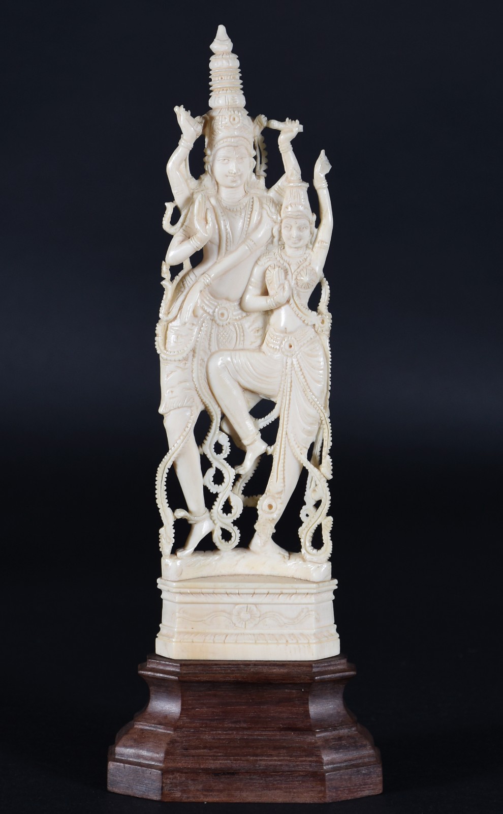 Estatueta de marfim representando duas figuras tailandeses, base de... - foto 1 de 3