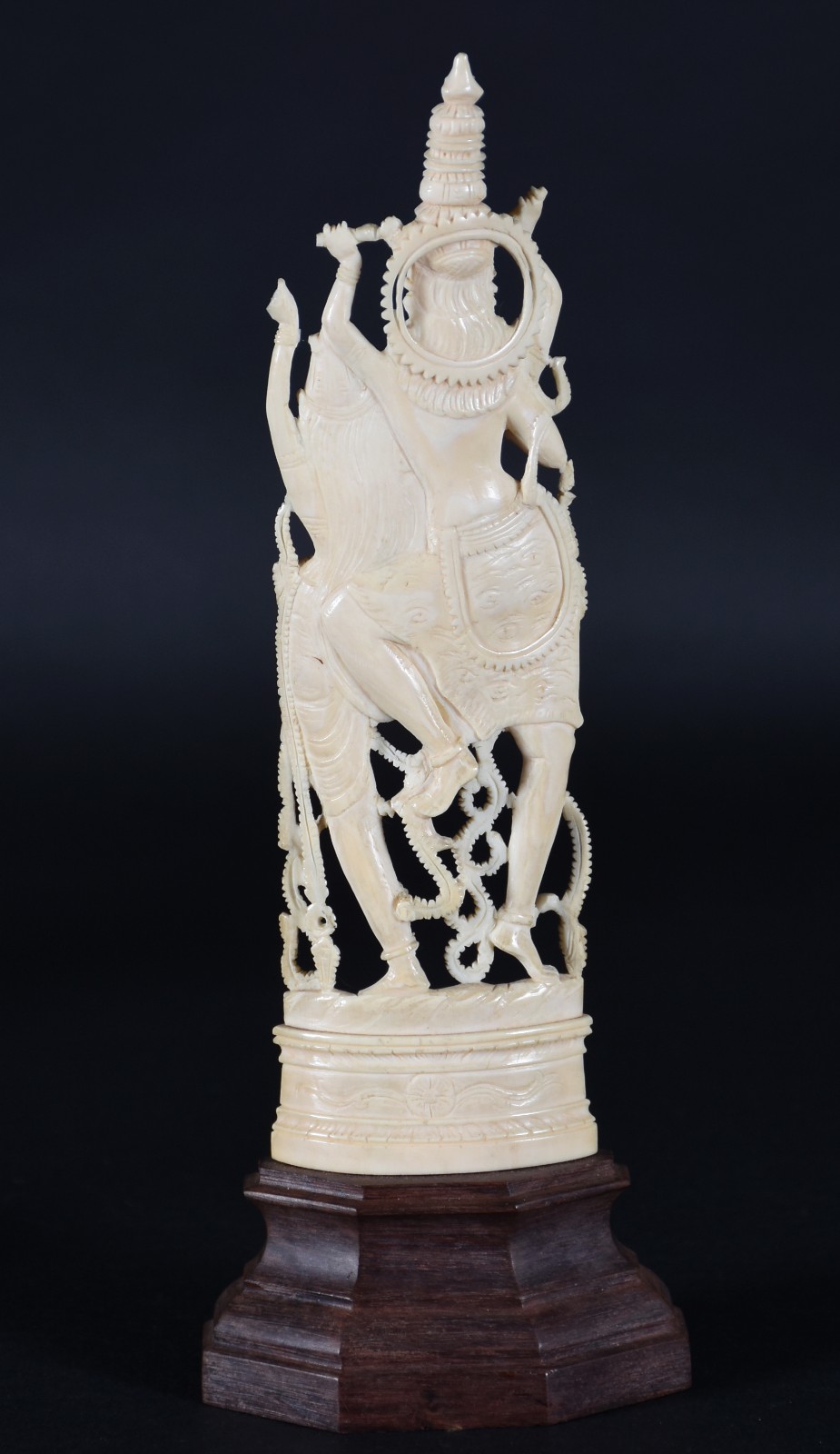 Estatueta de marfim representando duas figuras tailandeses, base de... - foto 3 de 3
