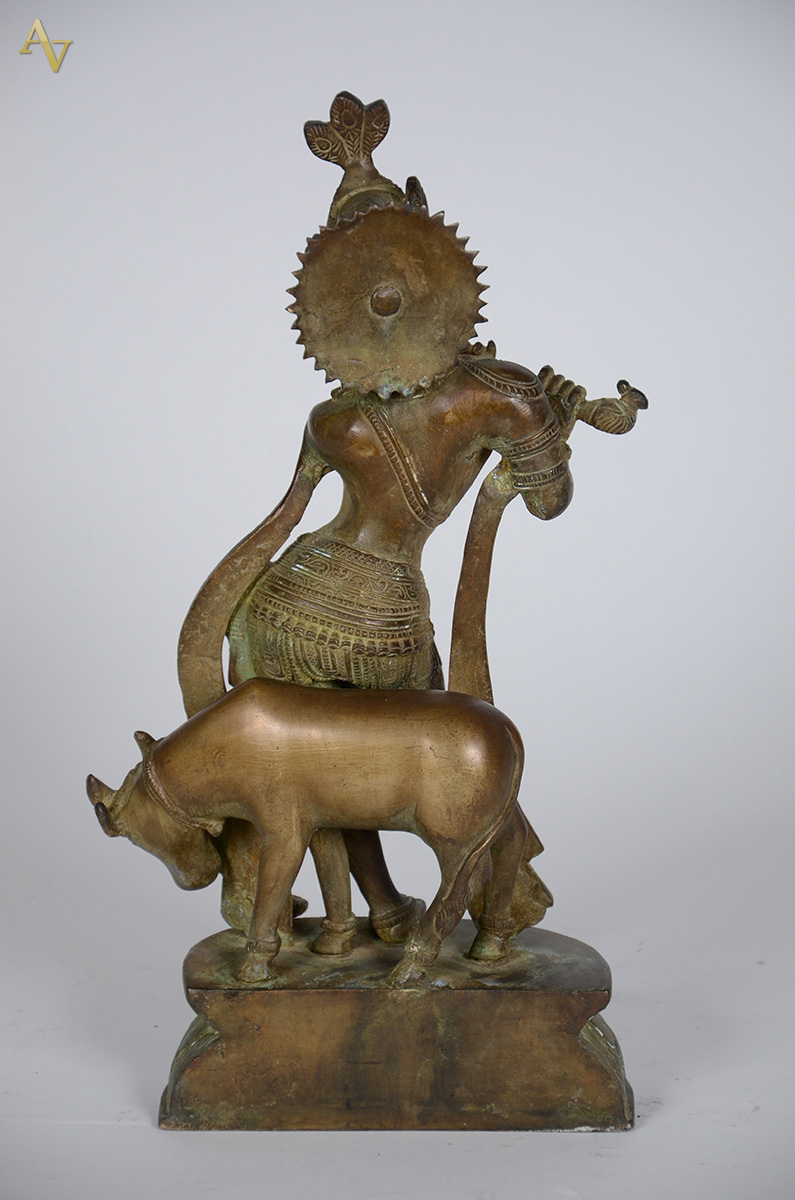 Escultura em bronze representando Divindade oriental com animal... - foto 2 de 2