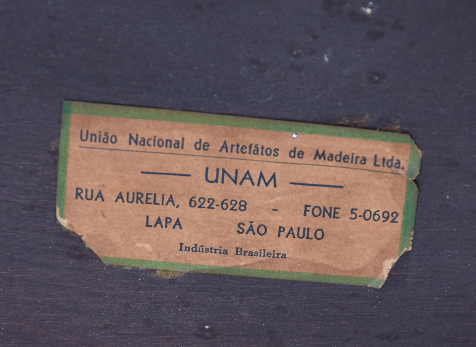 Relógio ingles de mesa, caixa de madeira com detalhes laterais de... - foto 5 de 7