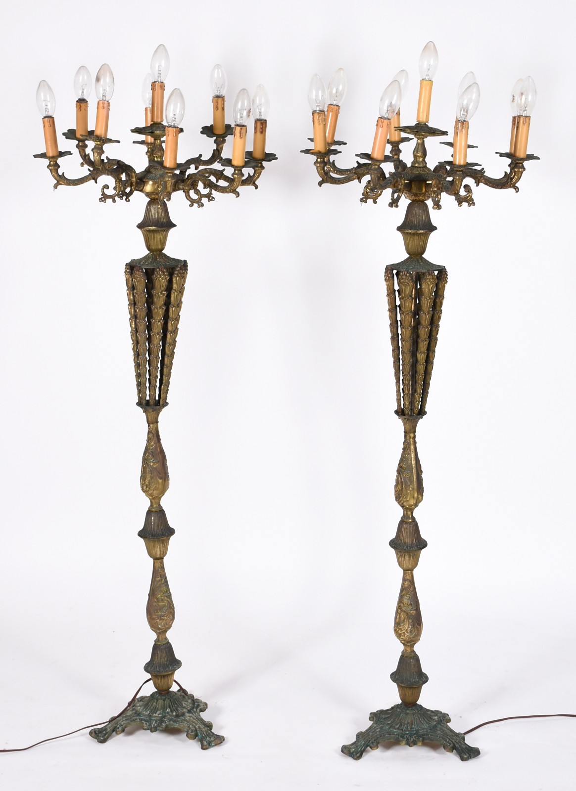 Par de luminárias/tocheiros de pé de metal dourado para 9 luzes cada... - foto 1 de 3
