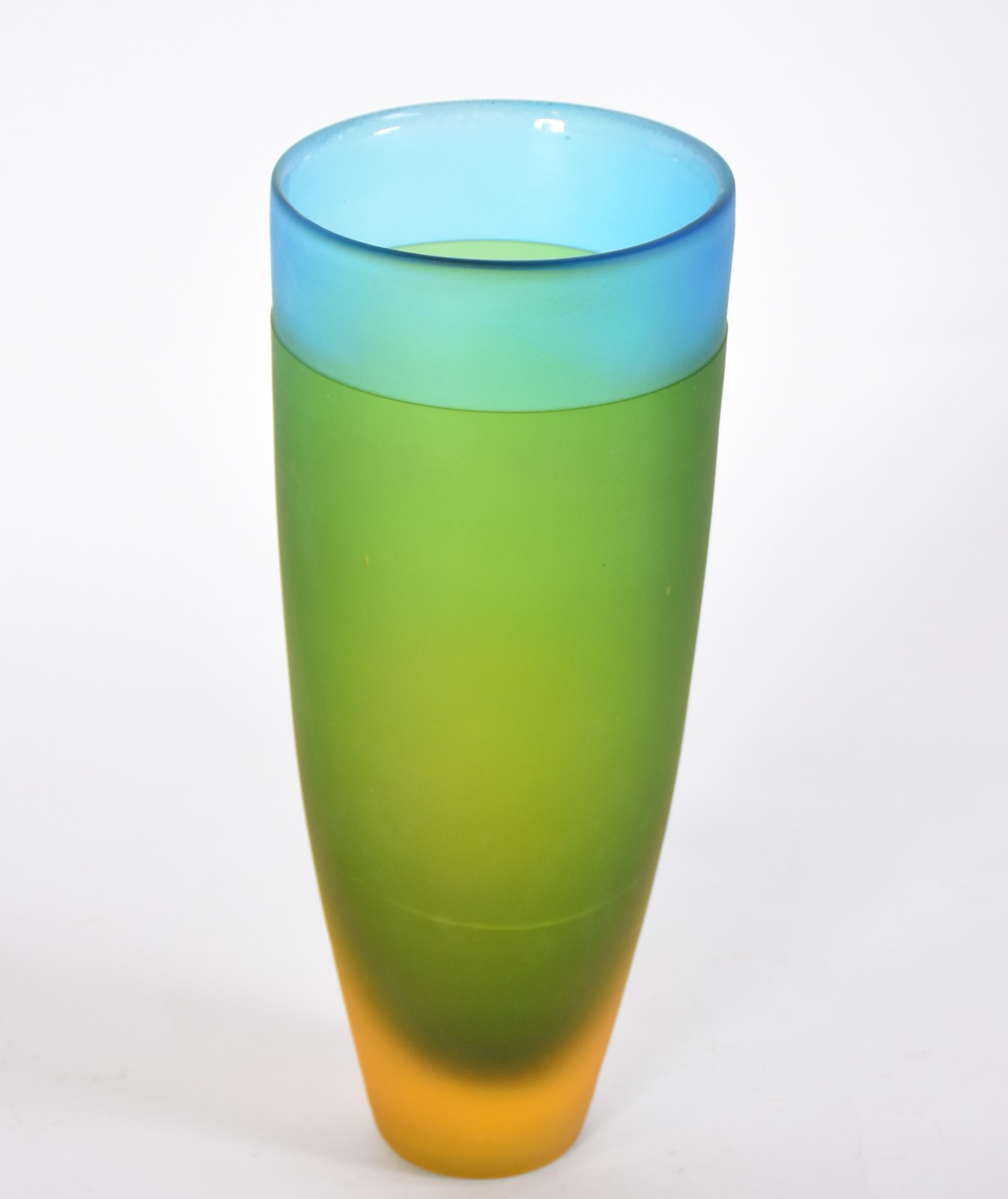Vaso de vidro fosco em degrade verde e azul. - foto 2 de 4