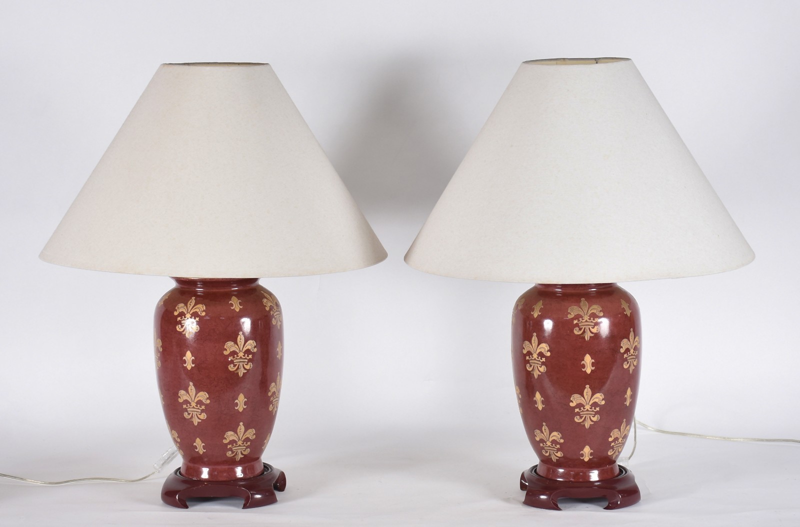 Par de abatjoures de porcelana oriental na cor vinho com "flor de... - foto 3 de 4